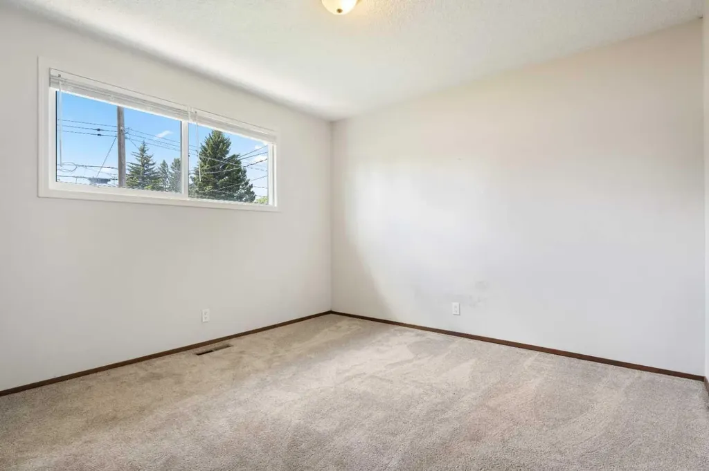 77 Winslow Crescent SW Calgary AB T3C 2R3