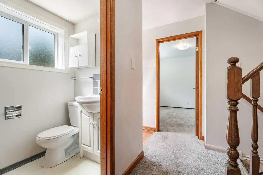 77 Winslow Crescent SW Calgary AB T3C 2R3