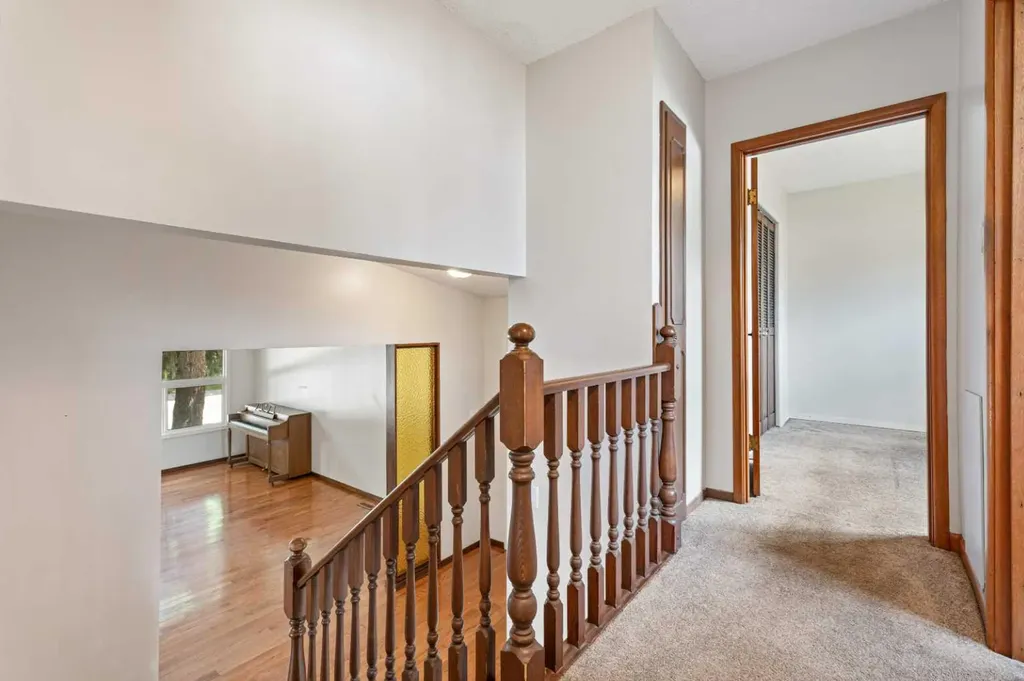77 Winslow Crescent SW Calgary AB T3C 2R3