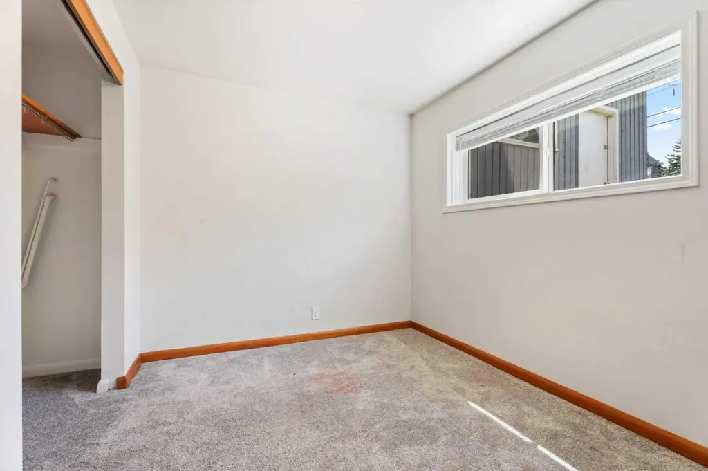 77 Winslow Crescent SW Calgary AB T3C 2R3