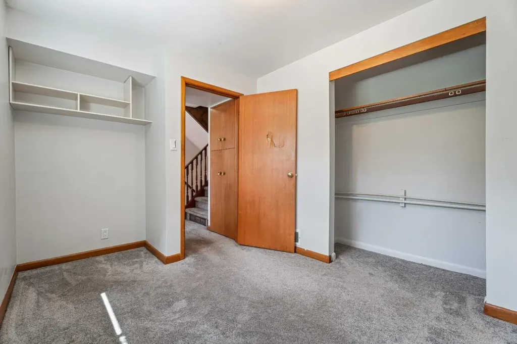 77 Winslow Crescent SW Calgary AB T3C 2R3