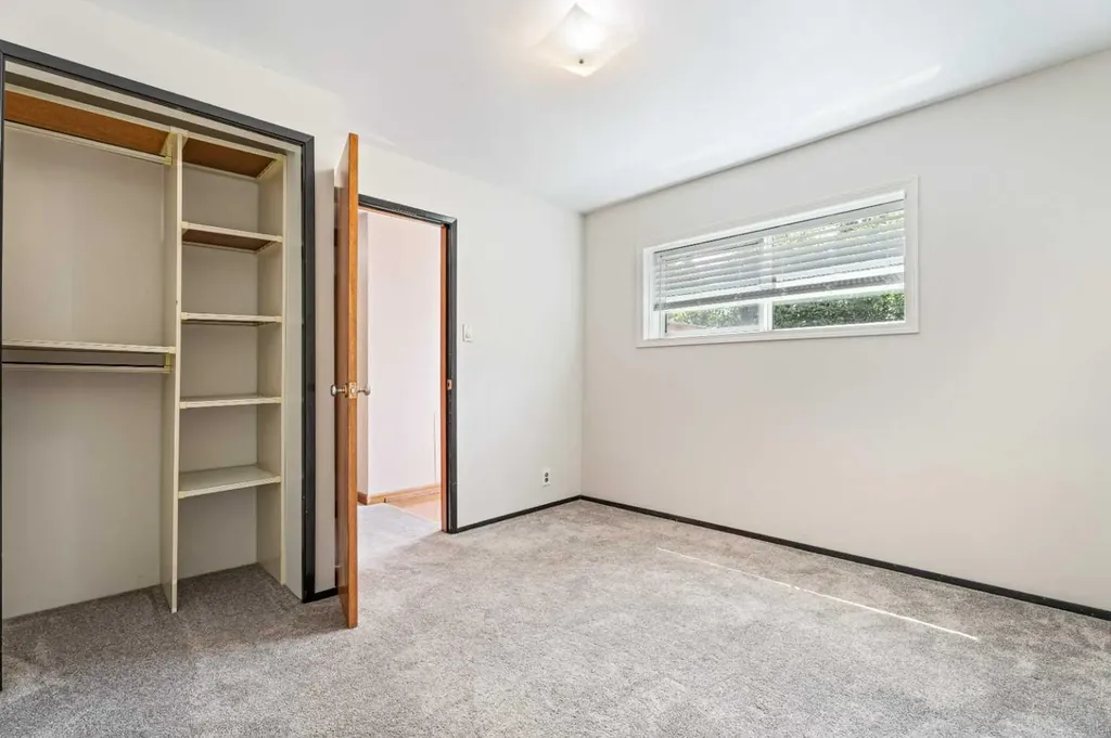 77 Winslow Crescent SW Calgary AB T3C 2R3