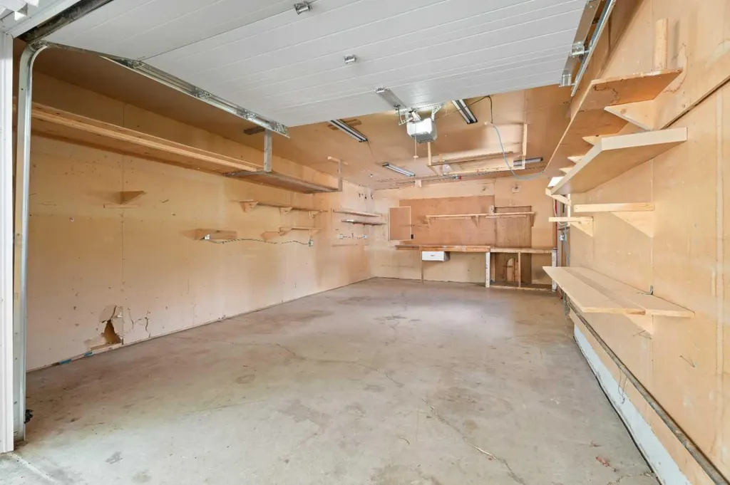 77 Winslow Crescent SW Calgary AB T3C 2R3
