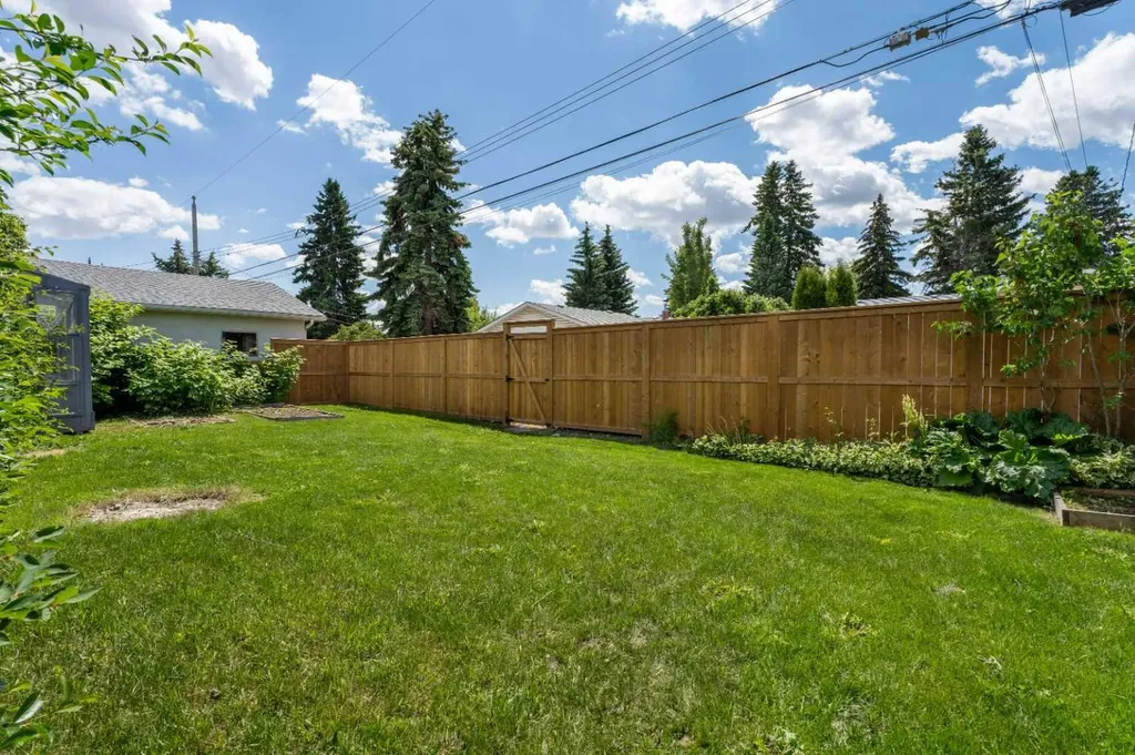 77 Winslow Crescent SW Calgary AB T3C 2R3