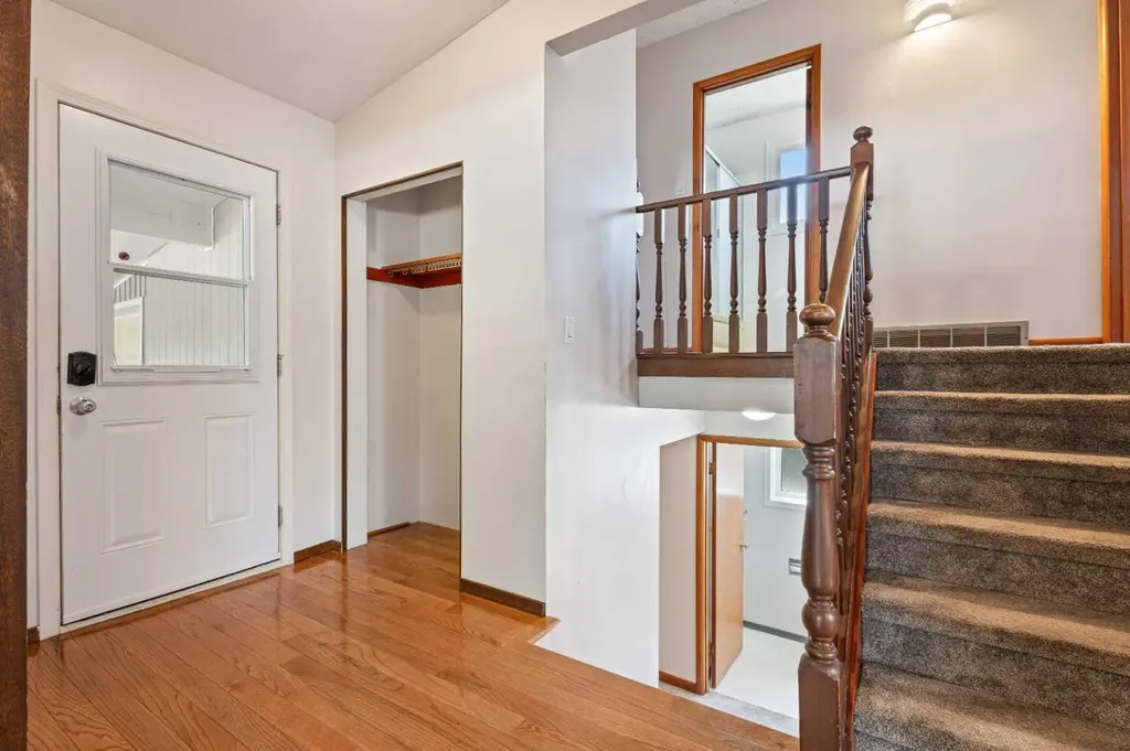 77 Winslow Crescent SW Calgary AB T3C 2R3
