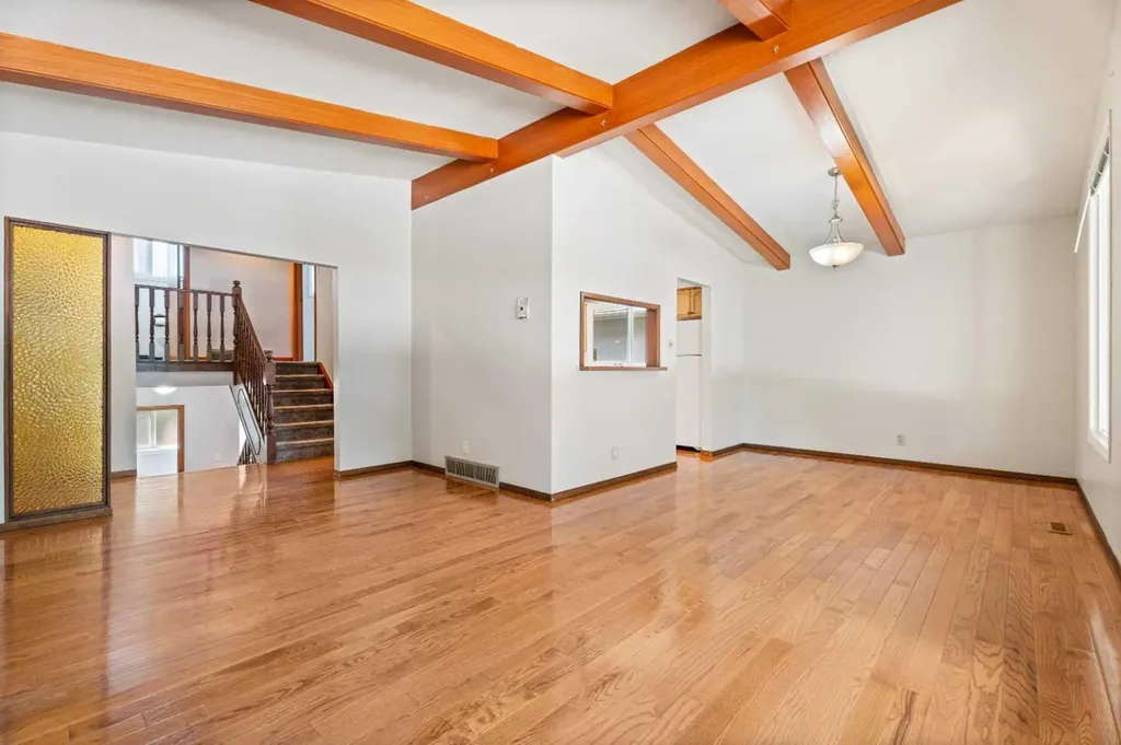 77 Winslow Crescent SW Calgary AB T3C 2R3