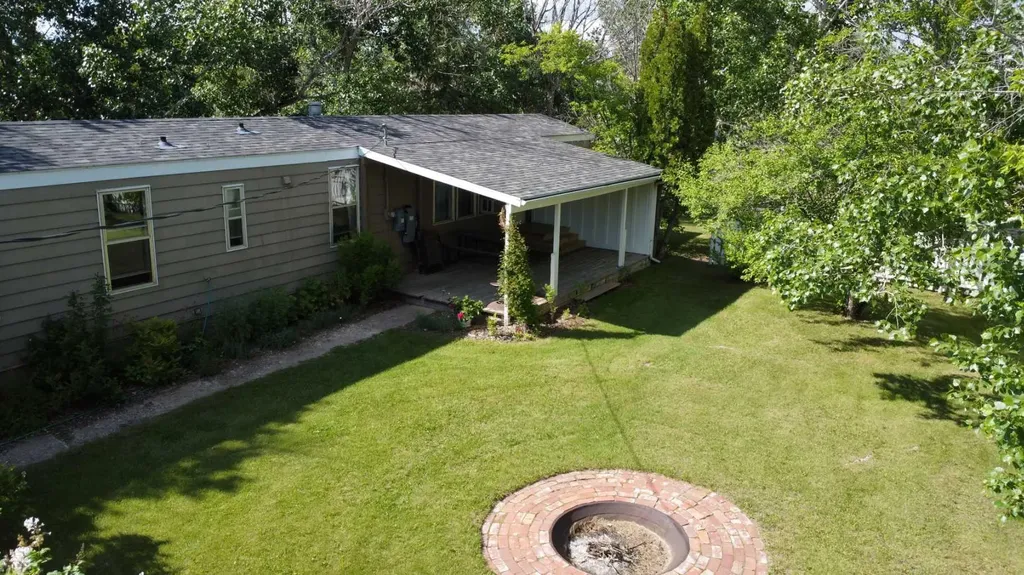 319 2 Avenue SE Youngstown AB T0J3P0