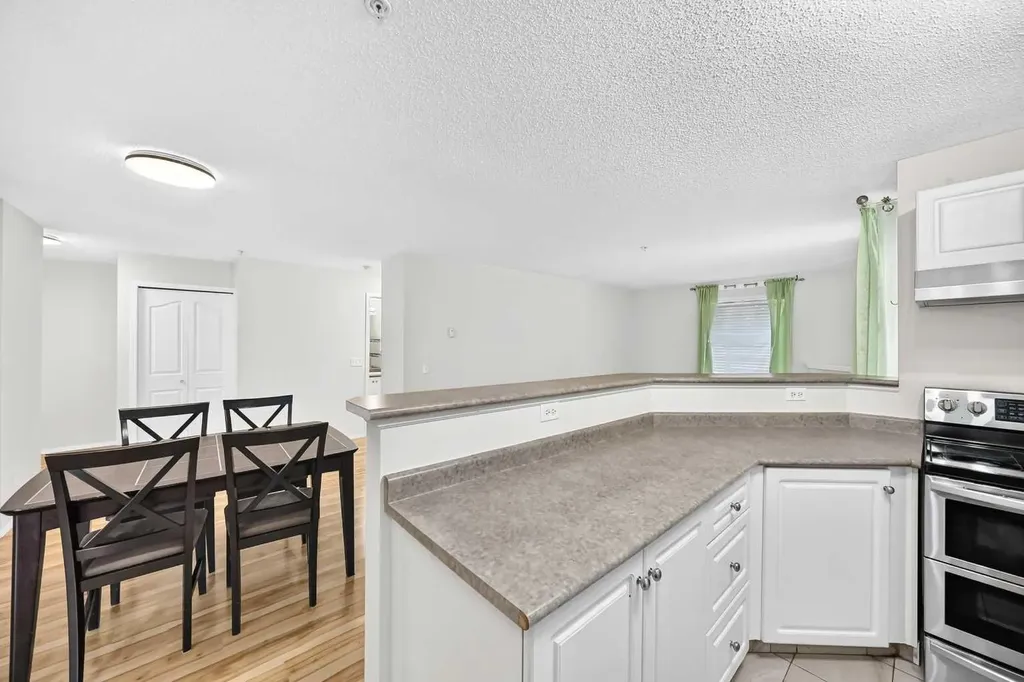 5500 Somervale Court SW Calgary AB T2Y 4L9