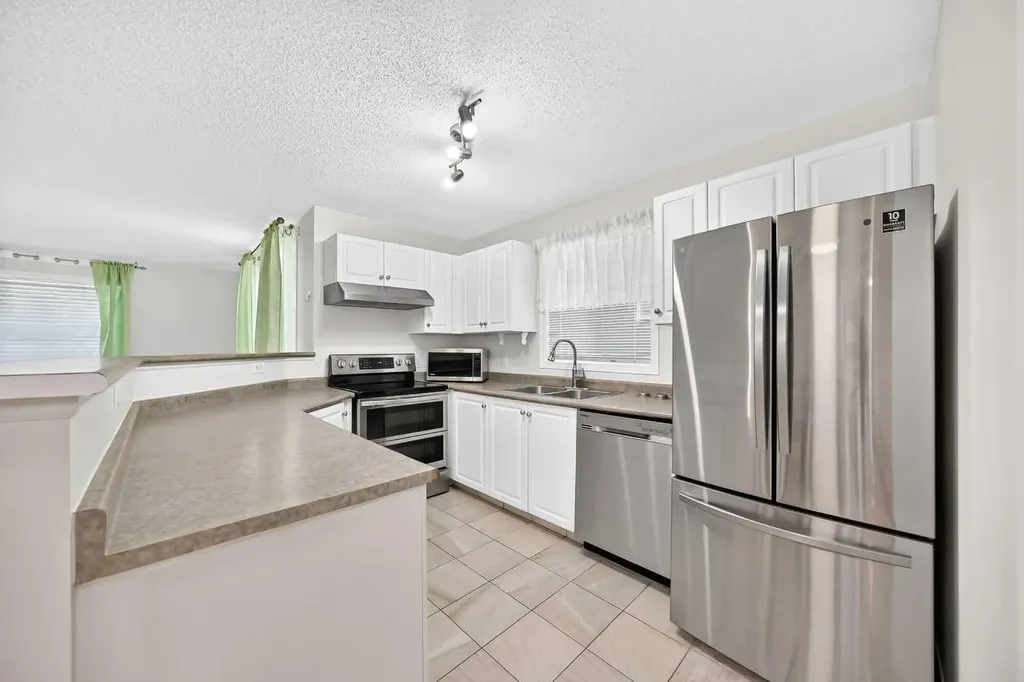 5500 Somervale Court SW Calgary AB T2Y 4L9