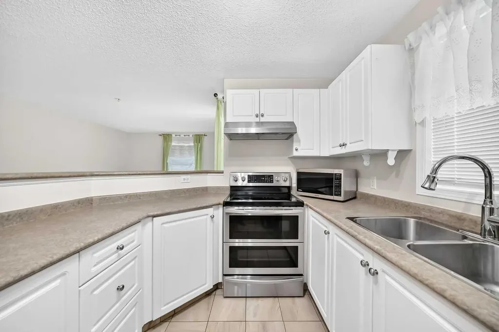 5500 Somervale Court SW Calgary AB T2Y 4L9