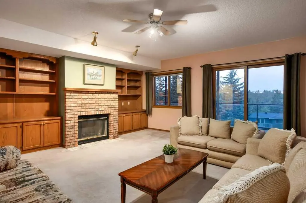 42 Edgeland Close NW Calgary AB T3A 3B1