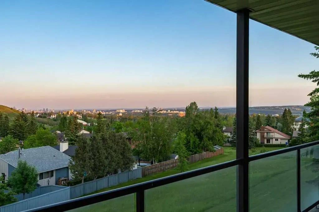 42 Edgeland Close NW Calgary AB T3A 3B1
