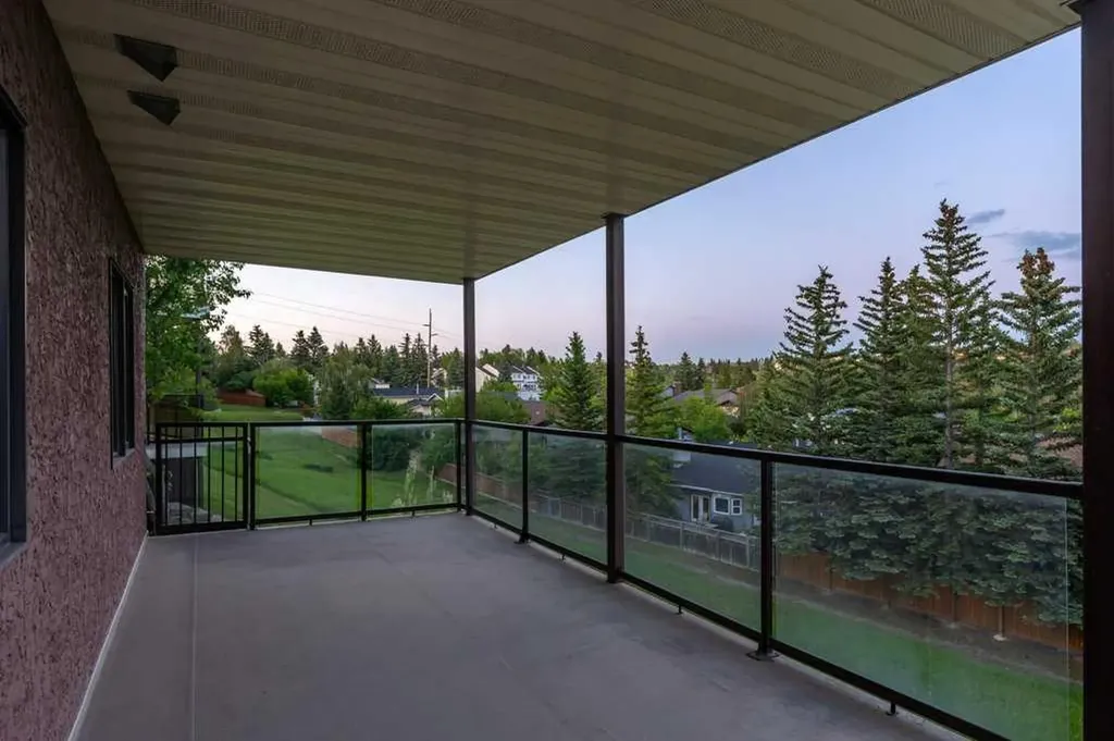 42 Edgeland Close NW Calgary AB T3A 3B1