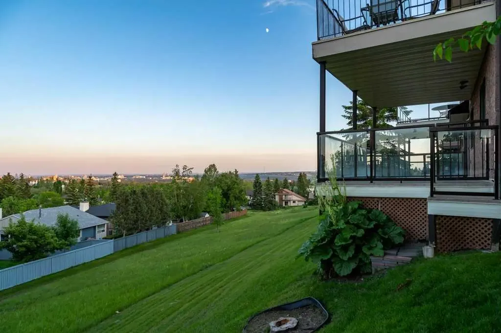 42 Edgeland Close NW Calgary AB T3A 3B1
