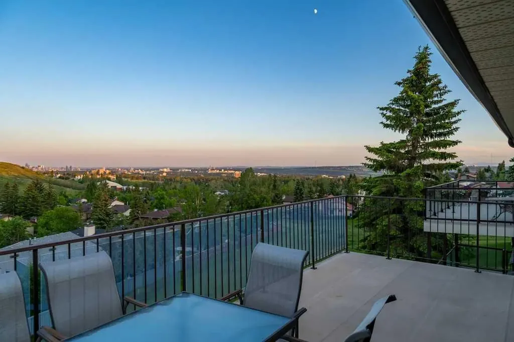 42 Edgeland Close NW Calgary AB T3A 3B1