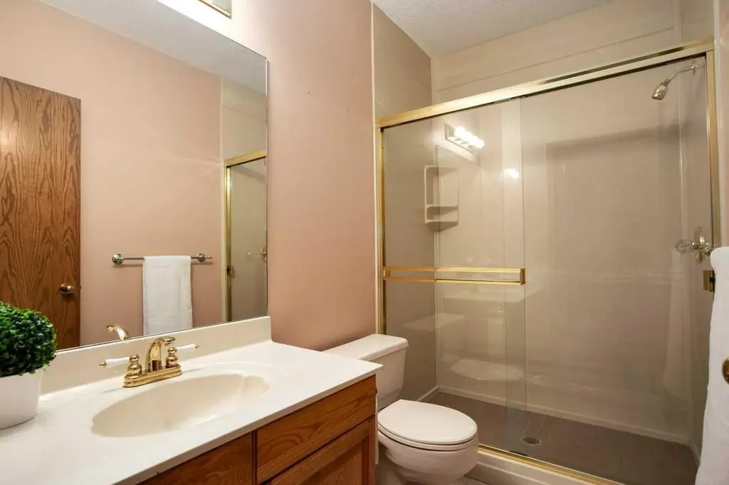 42 Edgeland Close NW Calgary AB T3A 3B1