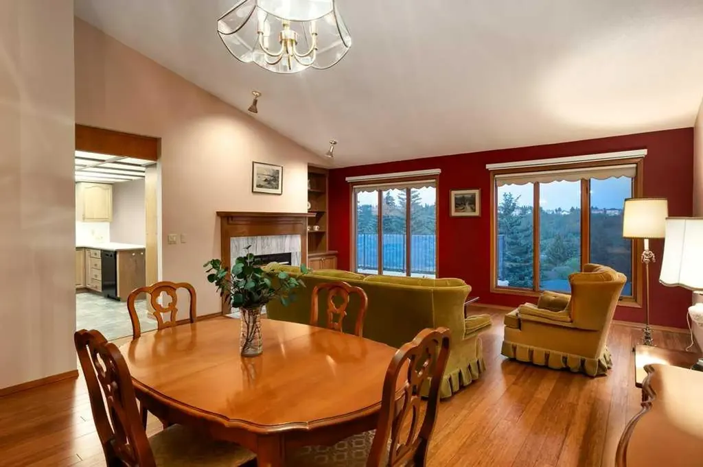 42 Edgeland Close NW Calgary AB T3A 3B1