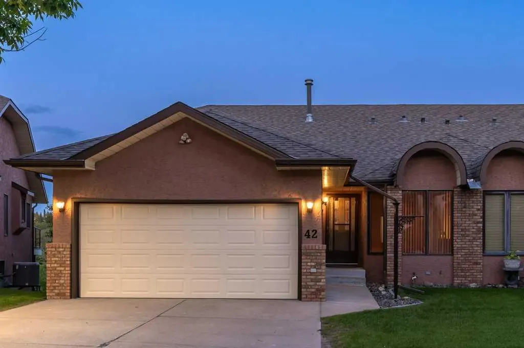 42 Edgeland Close NW Calgary AB T3A 3B1