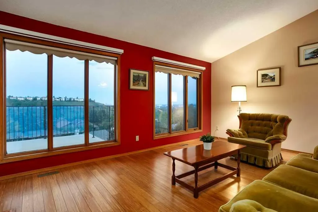 42 Edgeland Close NW Calgary AB T3A 3B1