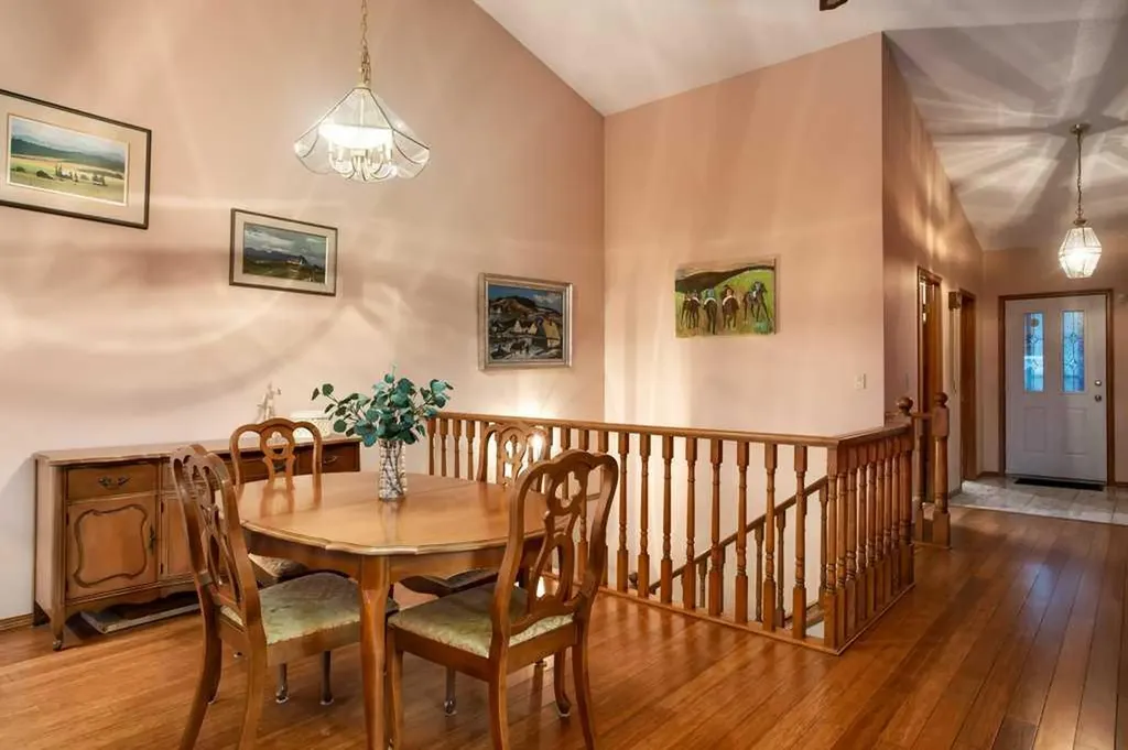 42 Edgeland Close NW Calgary AB T3A 3B1