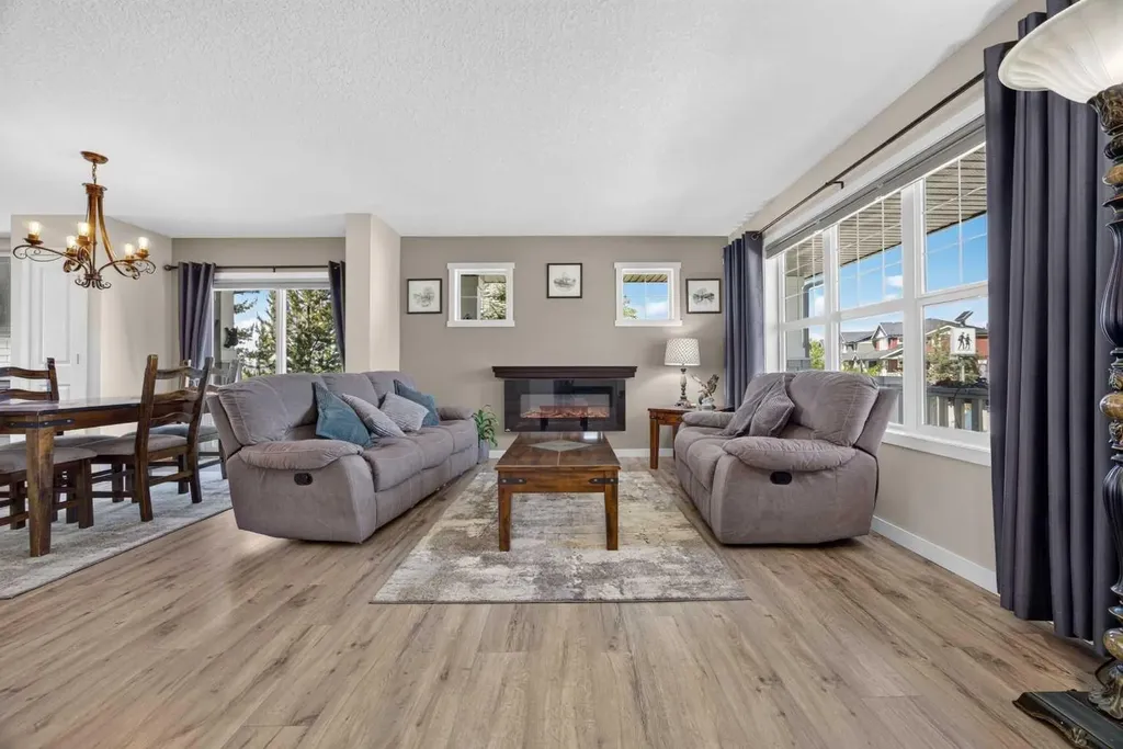 124 Sunvalley Road Cochrane AB T4C 0X8