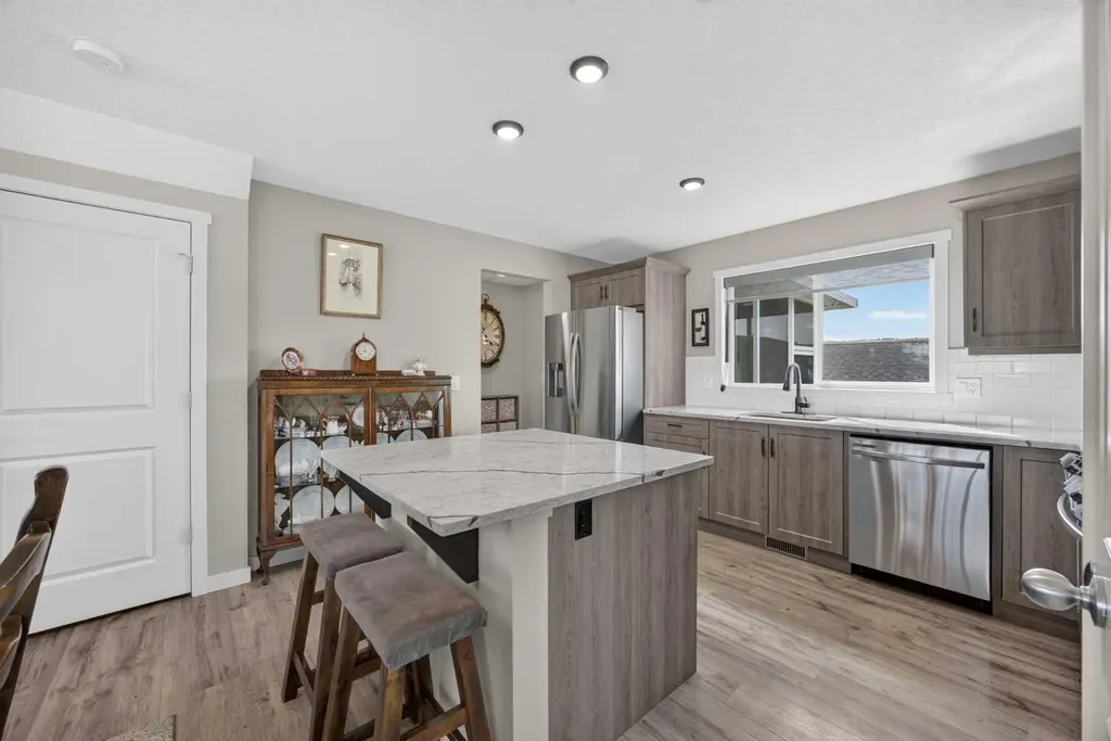124 Sunvalley Road Cochrane AB T4C 0X8