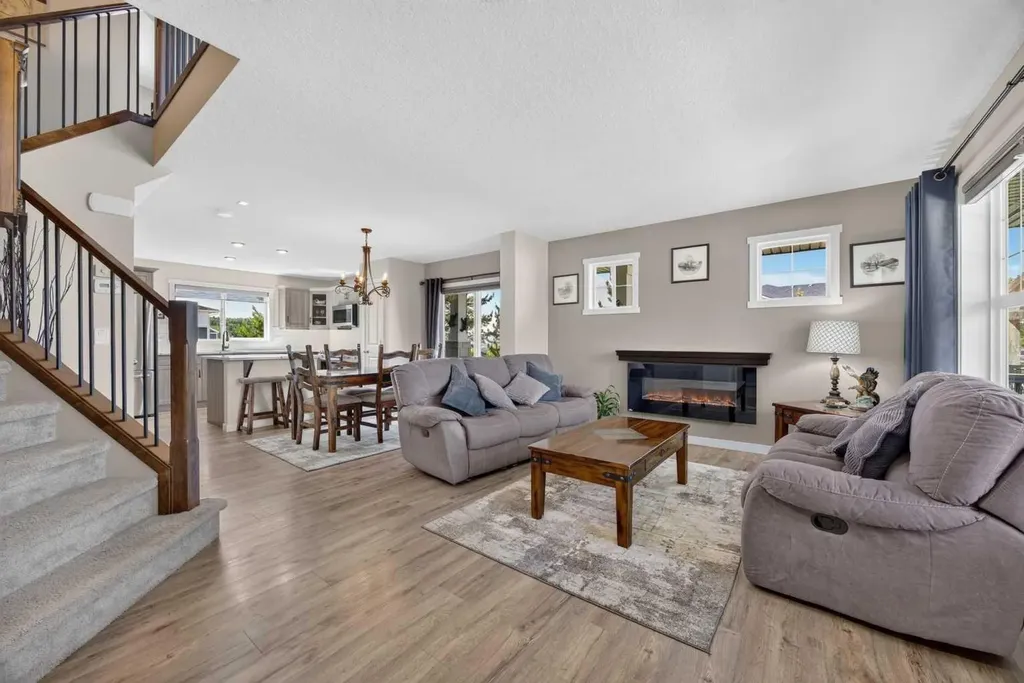 124 Sunvalley Road Cochrane AB T4C 0X8