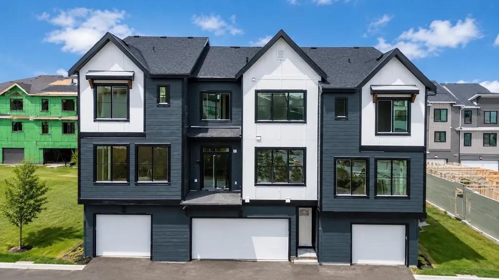 255 Rowmont Boulevard NW Calgary AB T3L 0M2