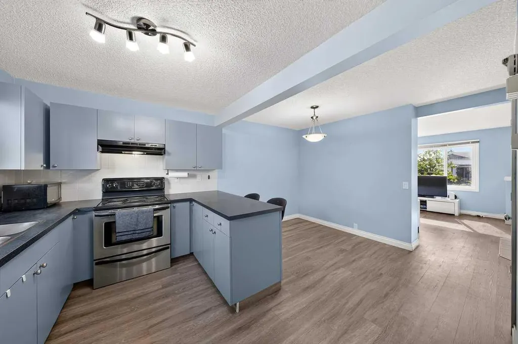 538 Woodbine Boulevard SW Calgary AB T2W4Z9