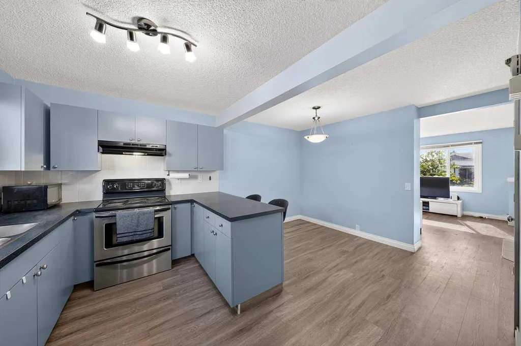 538 Woodbine Boulevard SW Calgary AB T2W4Z9
