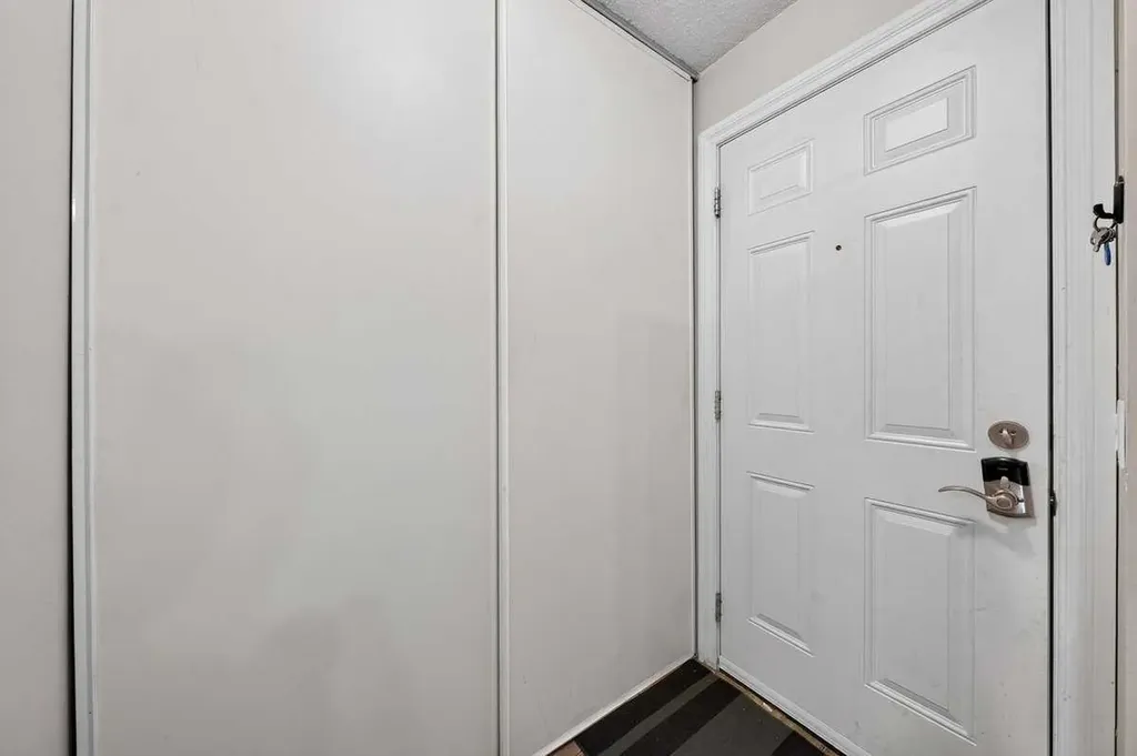 538 Woodbine Boulevard SW Calgary AB T2W4Z9
