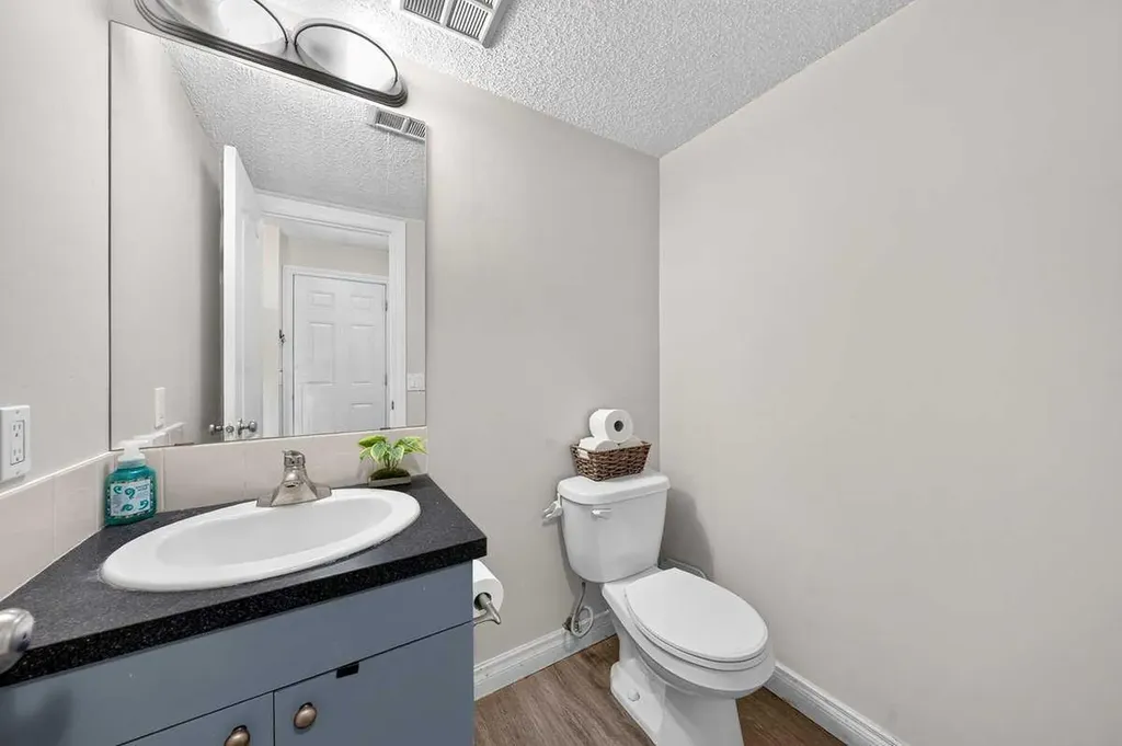 538 Woodbine Boulevard SW Calgary AB T2W4Z9
