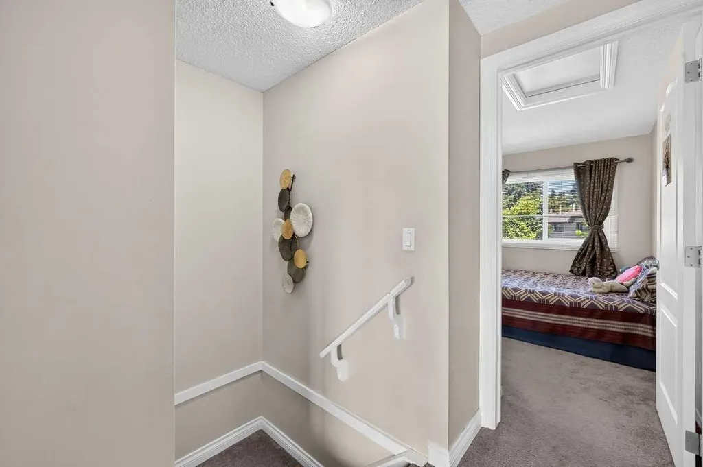538 Woodbine Boulevard SW Calgary AB T2W4Z9