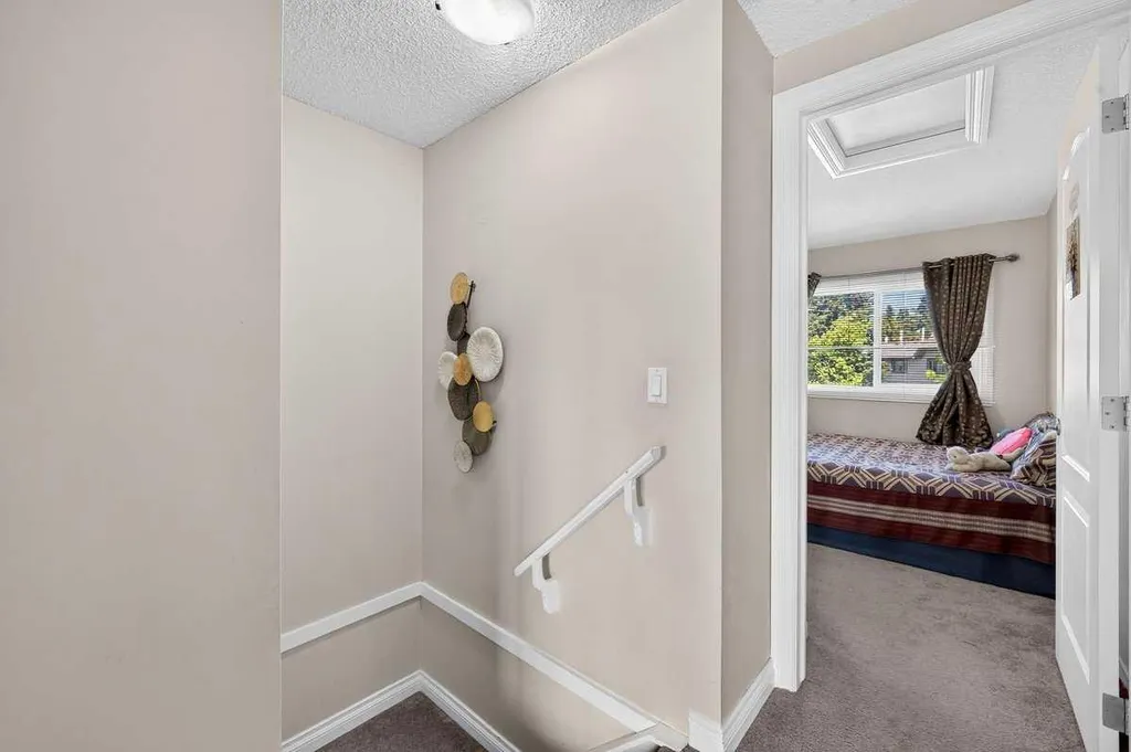 538 Woodbine Boulevard SW Calgary AB T2W4Z9