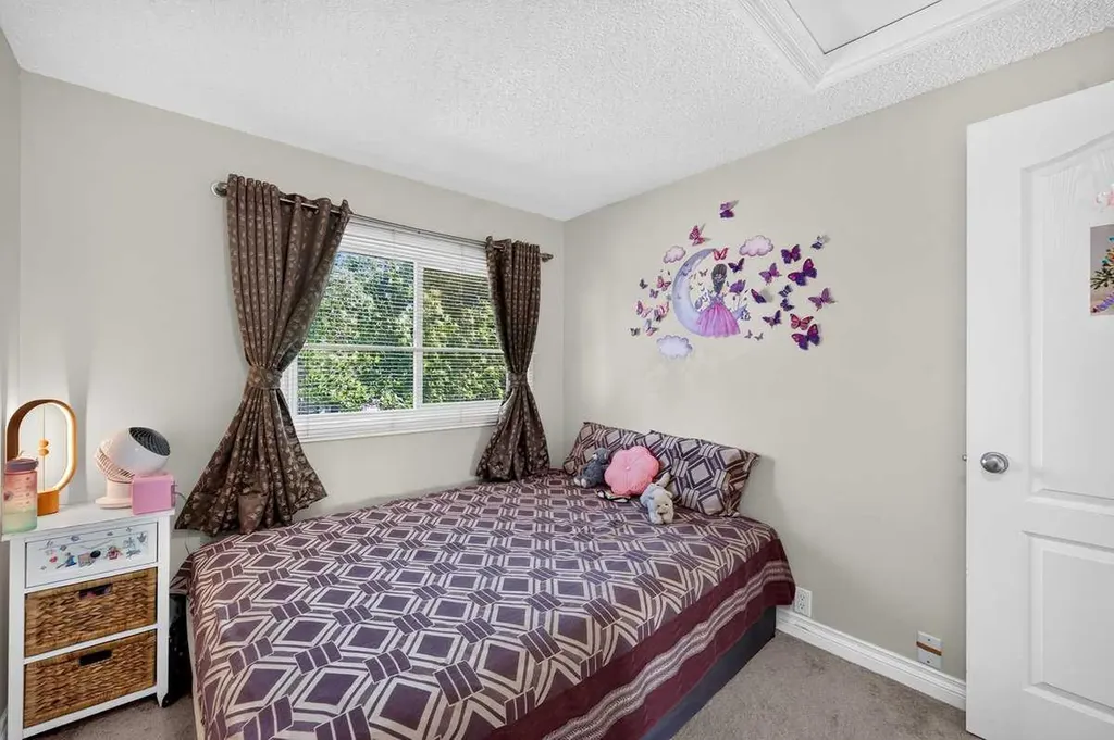 538 Woodbine Boulevard SW Calgary AB T2W4Z9
