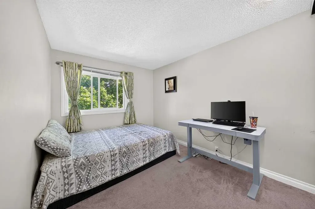 538 Woodbine Boulevard SW Calgary AB T2W4Z9