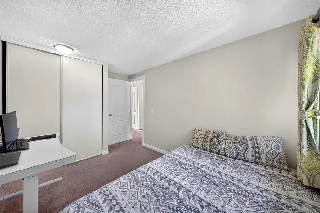 538 Woodbine Boulevard SW Calgary AB T2W4Z9