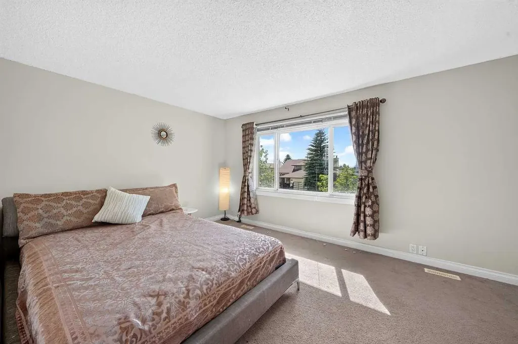 538 Woodbine Boulevard SW Calgary AB T2W4Z9