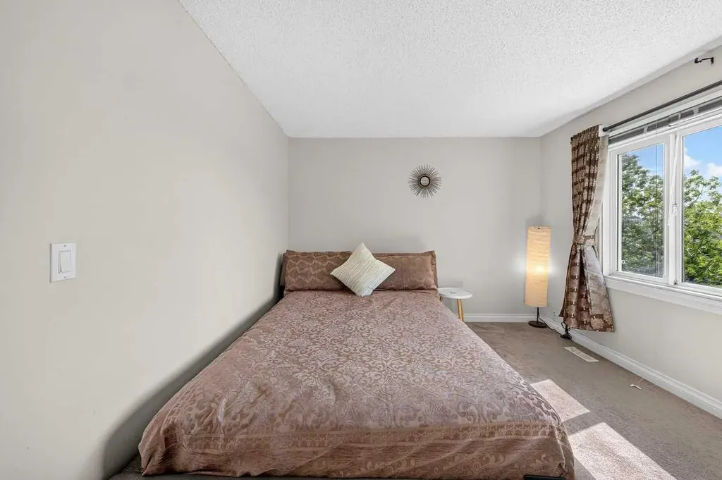 538 Woodbine Boulevard SW Calgary AB T2W4Z9