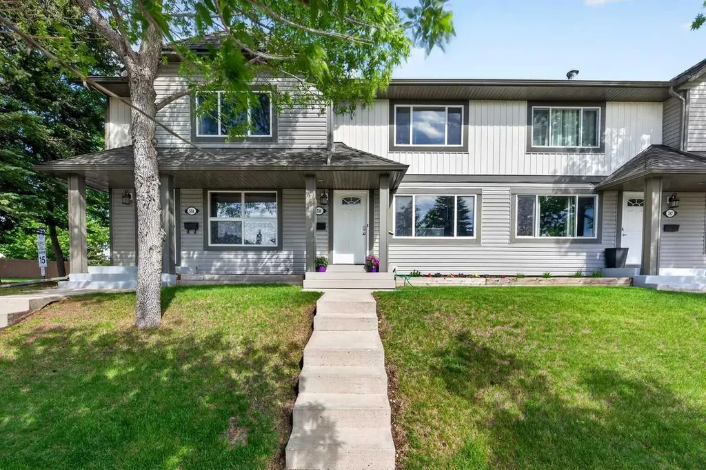 538 Woodbine Boulevard SW Calgary AB T2W4Z9