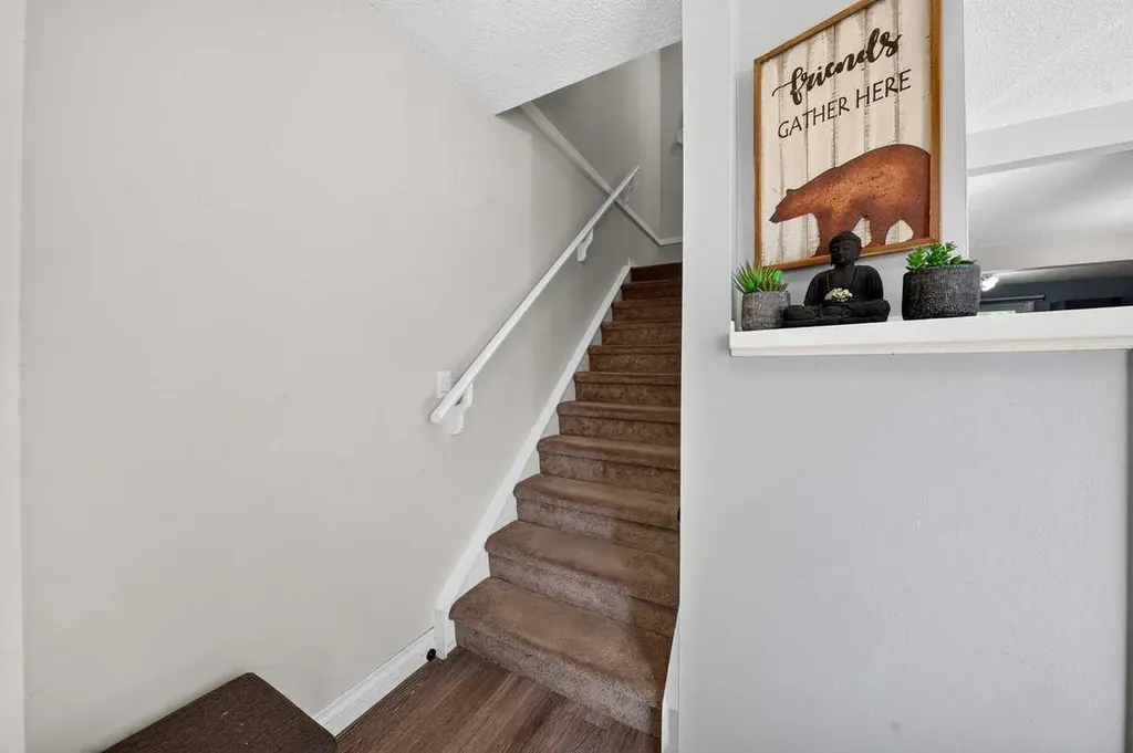538 Woodbine Boulevard SW Calgary AB T2W4Z9