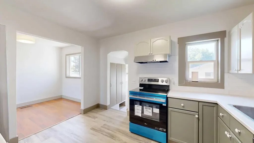 4707 51 Avenue Stettler AB T4K1A3