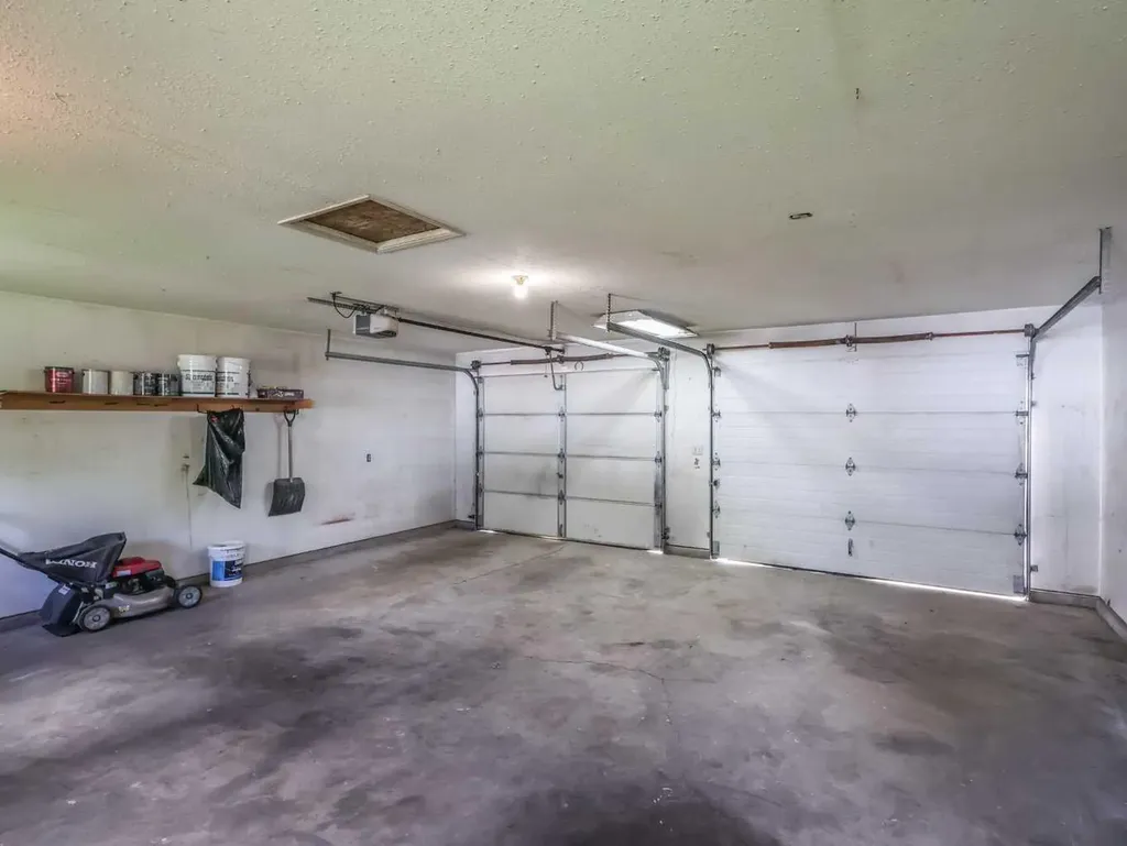 4707 51 Avenue Stettler AB T4K1A3