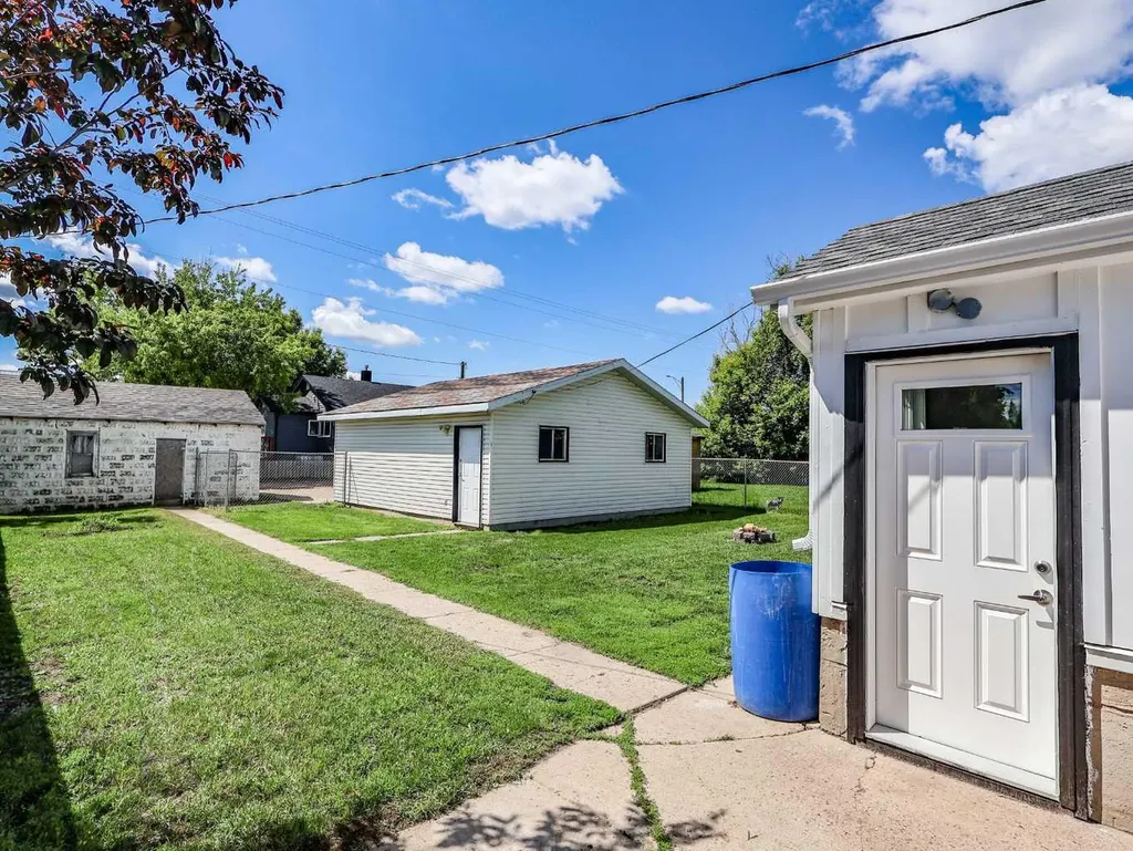 4707 51 Avenue Stettler AB T4K1A3