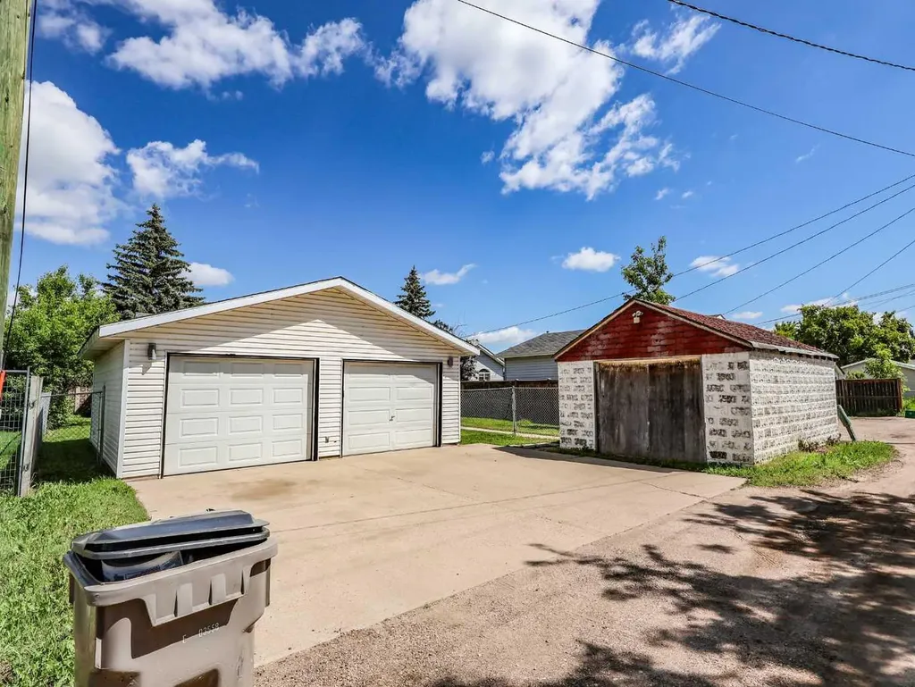 4707 51 Avenue Stettler AB T4K1A3
