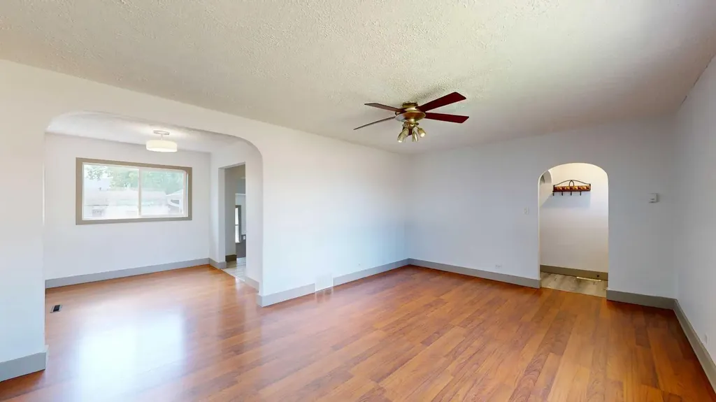 4707 51 Avenue Stettler AB T4K1A3