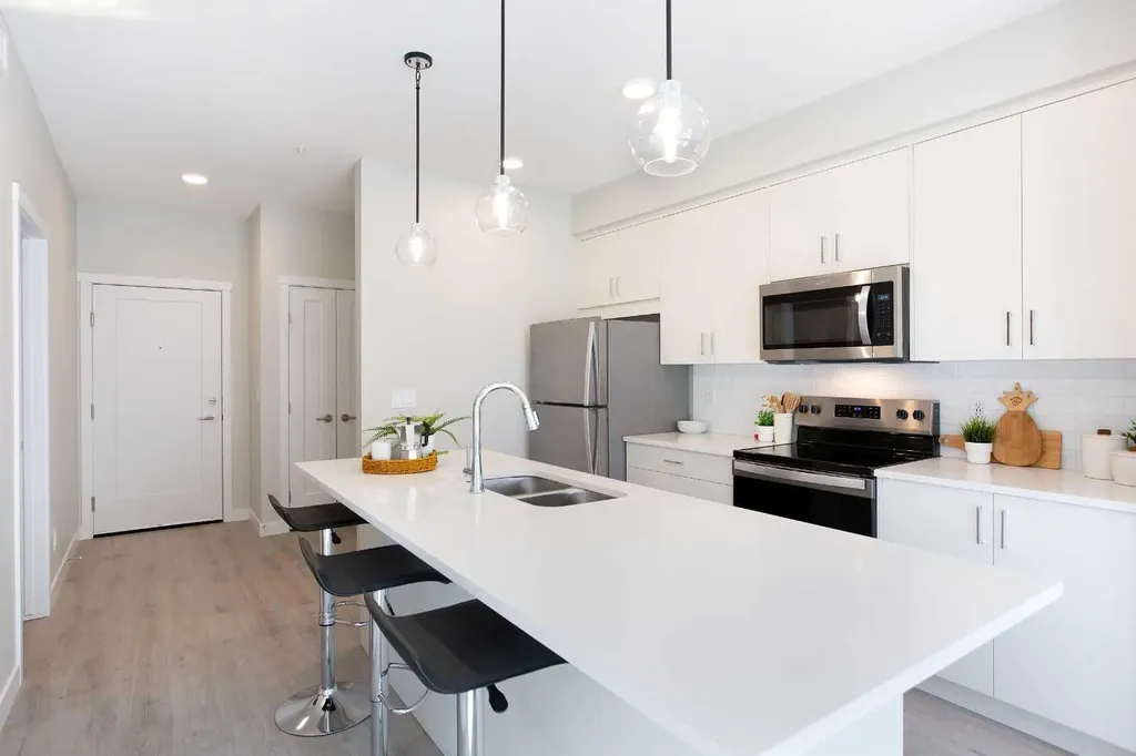660 Shawnee Square Calgary AB T2Y 0X6