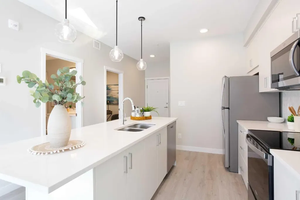 660 Shawnee Square Calgary AB T2Y 0X6