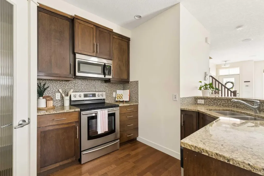 1932 35 Street SW Calgary AB T3E 2X3