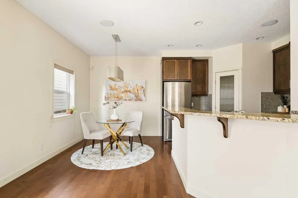 1932 35 Street SW Calgary AB T3E 2X3